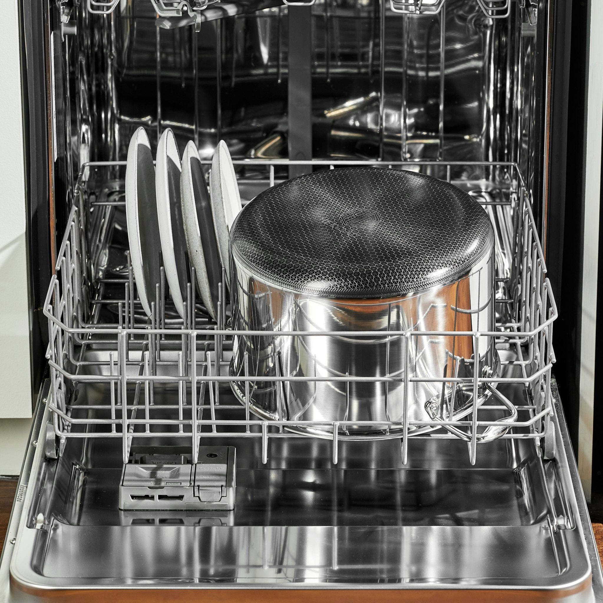 HexClad_Hybrid10QtStockPot_CWPTLD10-C_Dishwasher_050624_01_SQUARE