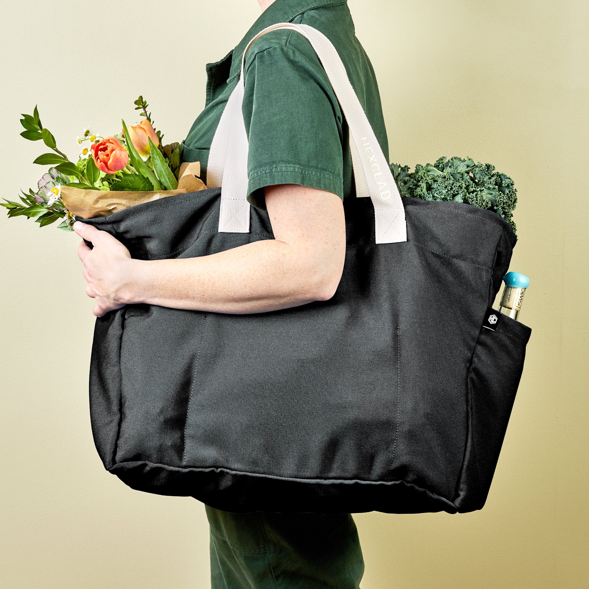 Onyx_Market_Bag_PDP_Lifestyle_2